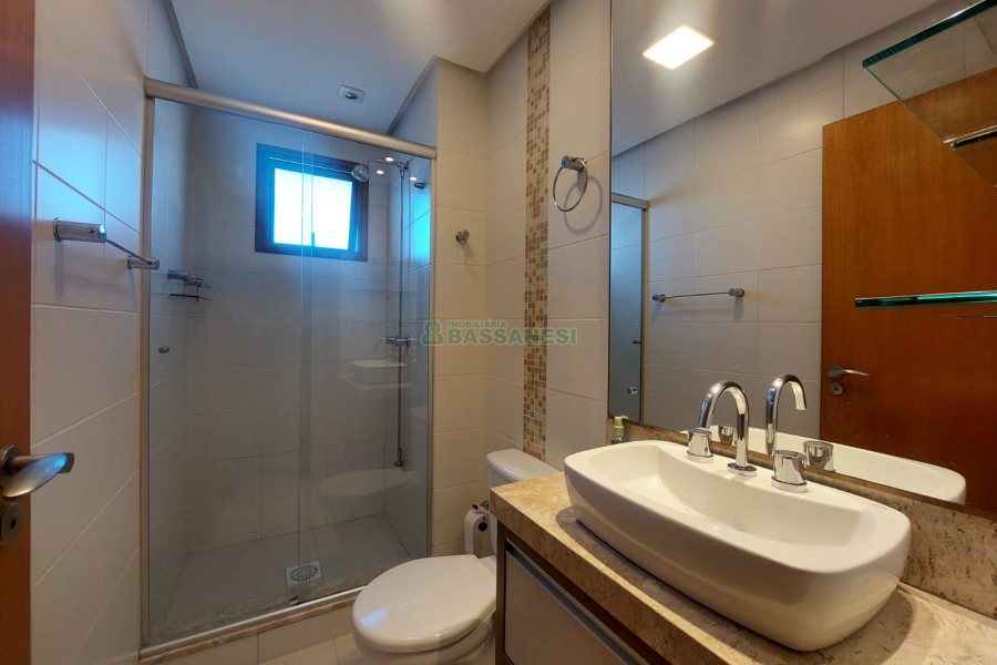 Apartamento com 86m², 2 dormitórios, 2 vagas, no bairro Lourdes em Caxias do Sul para Comprar