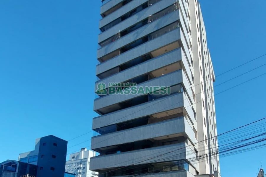 Apartamento com 86m², 2 dormitórios, 2 vagas, no bairro Lourdes em Caxias do Sul para Comprar
