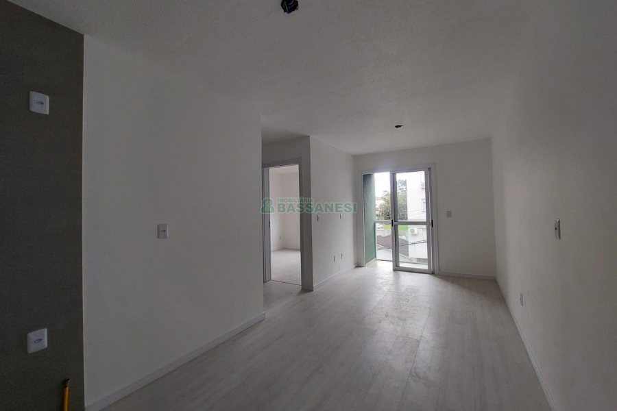 Apartamento com 60m², 2 dormitórios, 1 vaga, no bairro Charqueadas em Caxias do Sul para Alugar