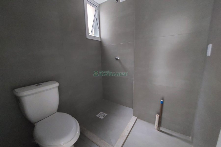 Apartamento com 60m², 2 dormitórios, 1 vaga, no bairro Charqueadas em Caxias do Sul para Alugar