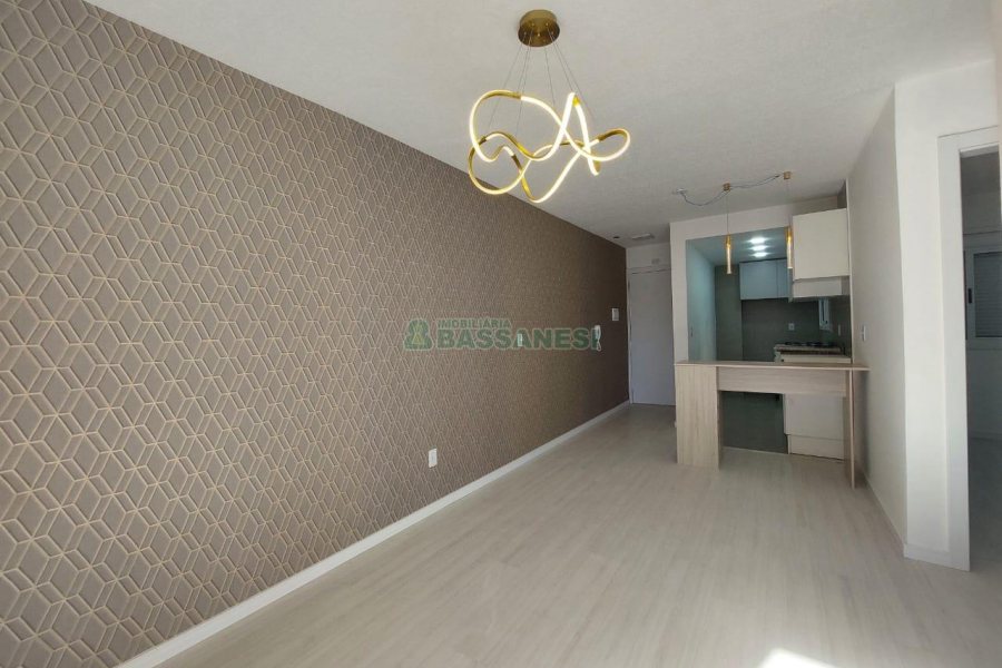 Apartamento com 60m², 2 dormitórios, 1 vaga, no bairro Charqueadas em Caxias do Sul para Alugar