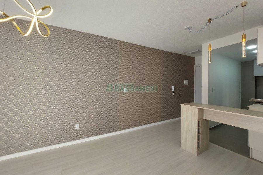 Apartamento com 60m², 2 dormitórios, 1 vaga, no bairro Charqueadas em Caxias do Sul para Alugar