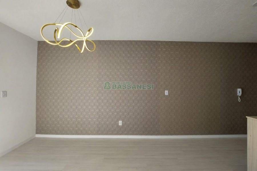Apartamento com 60m², 2 dormitórios, 1 vaga, no bairro Charqueadas em Caxias do Sul para Alugar
