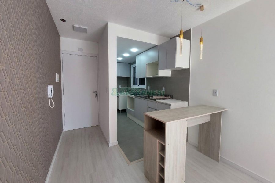 Apartamento com 60m², 2 dormitórios, 1 vaga, no bairro Charqueadas em Caxias do Sul para Alugar