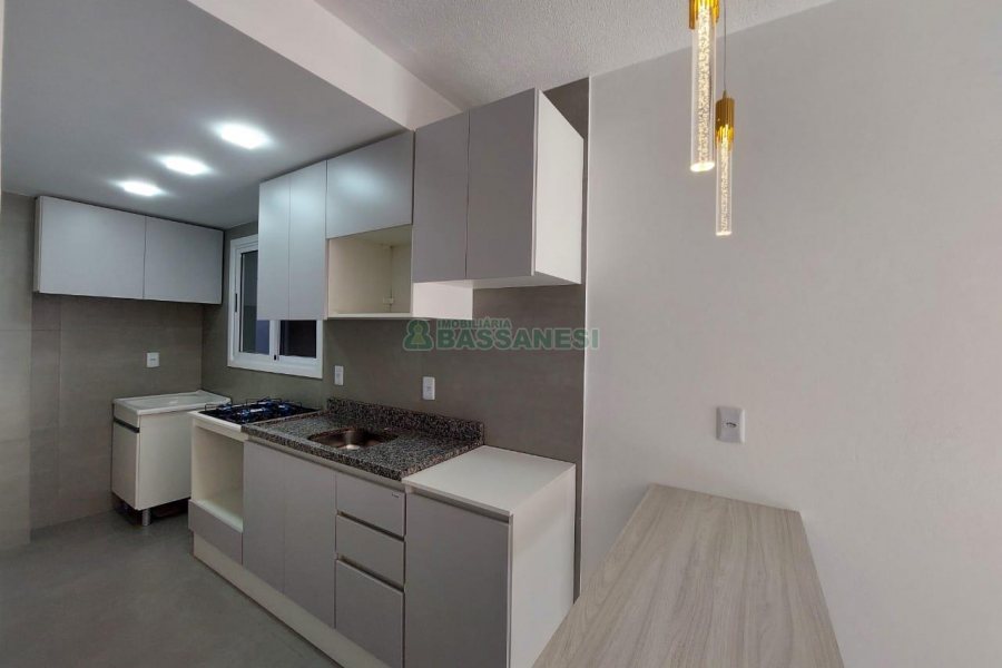 Apartamento com 60m², 2 dormitórios, 1 vaga, no bairro Charqueadas em Caxias do Sul para Alugar