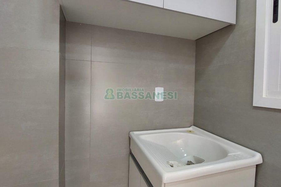 Apartamento com 60m², 2 dormitórios, 1 vaga, no bairro Charqueadas em Caxias do Sul para Alugar