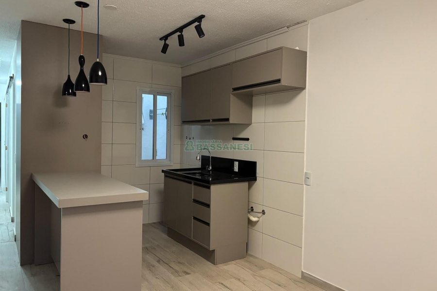 Casa com 52m², 2 dormitórios, 2 vagas, no bairro Ana Rech em Caxias do Sul para Alugar