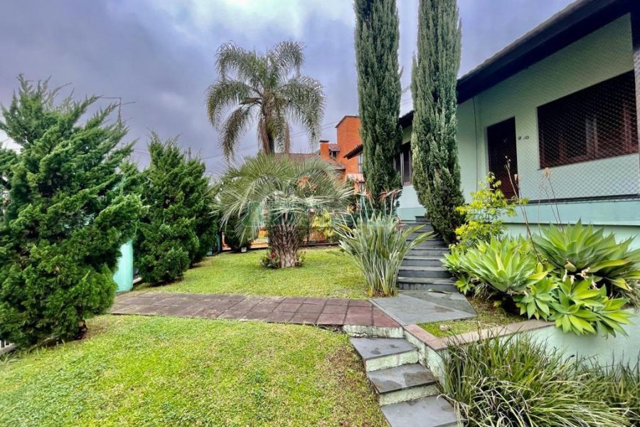 Casa com 270m², 4 dormitórios, 4 vagas, no bairro Sagrada Família em Caxias do Sul para Alugar