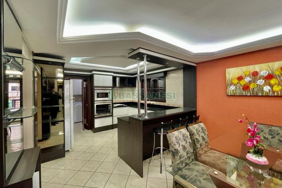 Casa com 270m², 4 dormitórios, 4 vagas, no bairro Sagrada Família em Caxias do Sul para Alugar