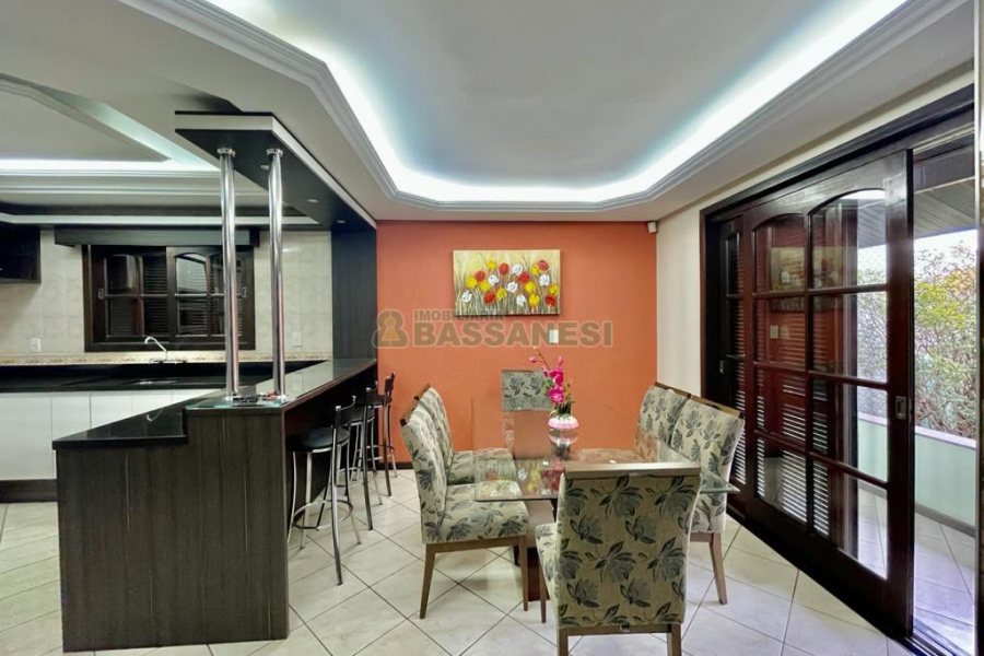 Casa com 270m², 4 dormitórios, 4 vagas, no bairro Sagrada Família em Caxias do Sul para Alugar