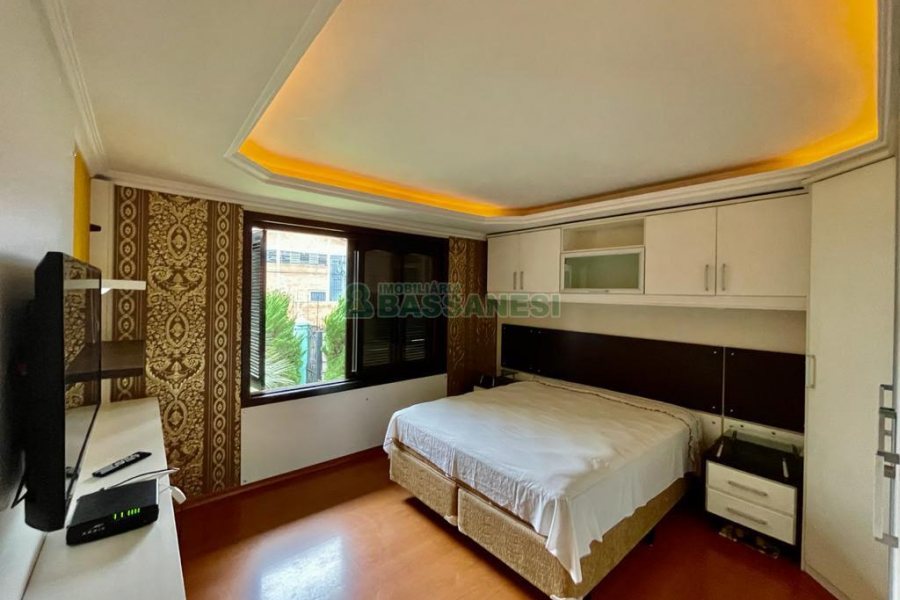 Casa com 270m², 4 dormitórios, 4 vagas, no bairro Sagrada Família em Caxias do Sul para Alugar