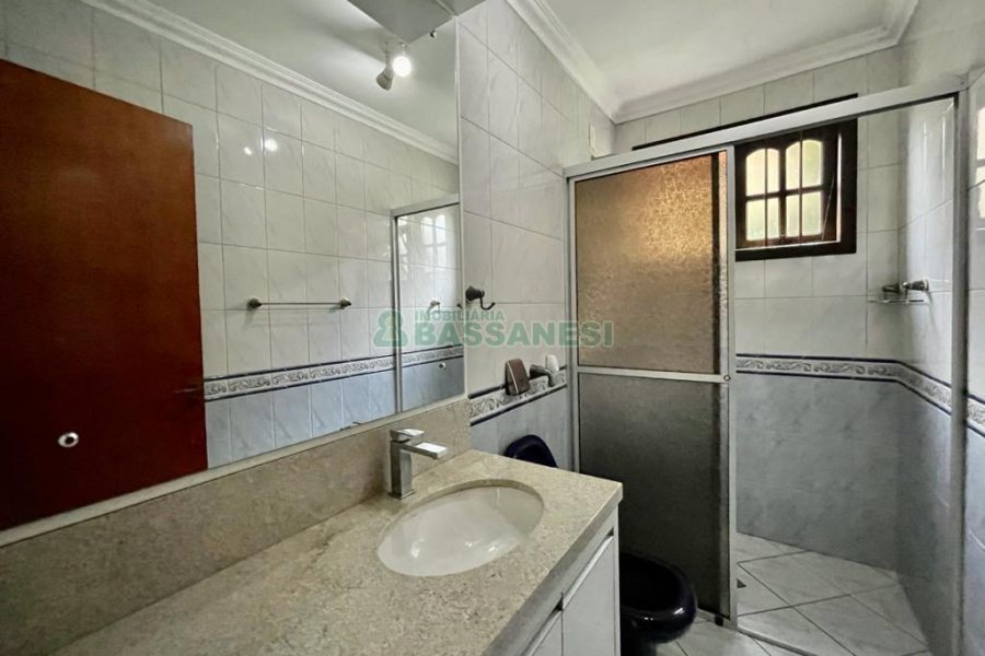Casa com 270m², 4 dormitórios, 4 vagas, no bairro Sagrada Família em Caxias do Sul para Alugar