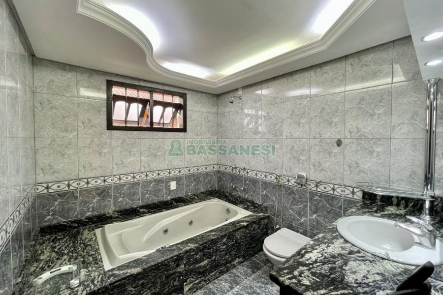 Casa com 270m², 4 dormitórios, 4 vagas, no bairro Sagrada Família em Caxias do Sul para Alugar