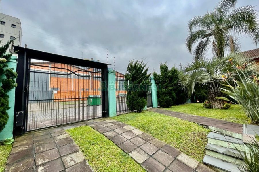 Casa com 270m², 4 dormitórios, 4 vagas, no bairro Sagrada Família em Caxias do Sul para Alugar