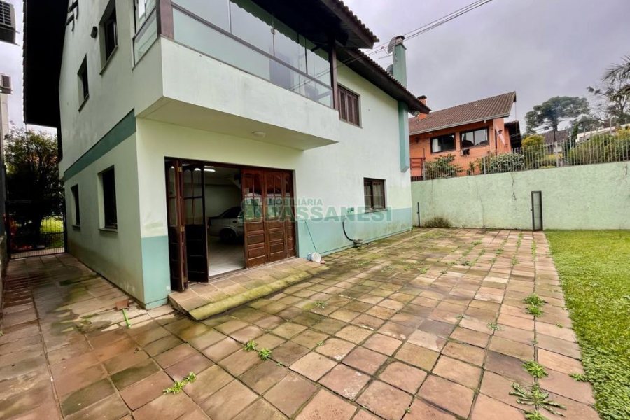 Casa com 270m², 4 dormitórios, 4 vagas, no bairro Sagrada Família em Caxias do Sul para Alugar