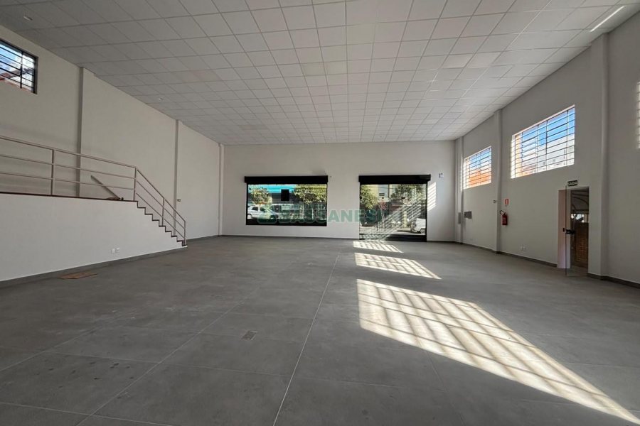 Loja com 400m², 8 vagas, no bairro São Pelegrino em Caxias do Sul para Alugar