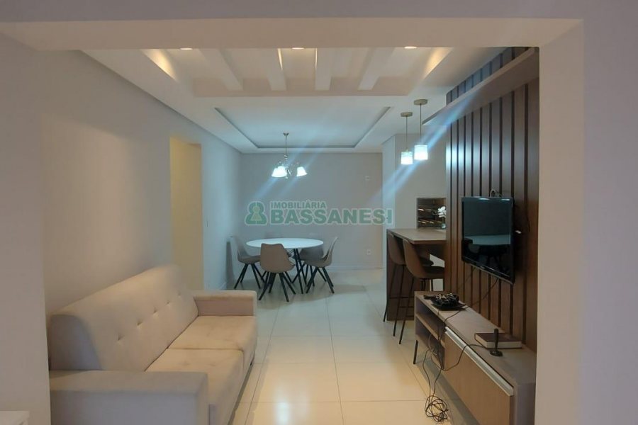 Apto Mobiliado com 72m², 2 dormitórios, 2 vagas, no bairro Lourdes em Caxias do Sul para Alugar