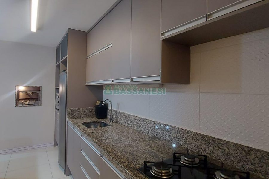 Apto Mobiliado com 72m², 2 dormitórios, 2 vagas, no bairro Lourdes em Caxias do Sul para Alugar