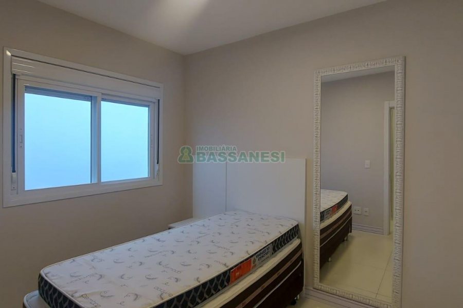 Apto Mobiliado com 72m², 2 dormitórios, 2 vagas, no bairro Lourdes em Caxias do Sul para Alugar