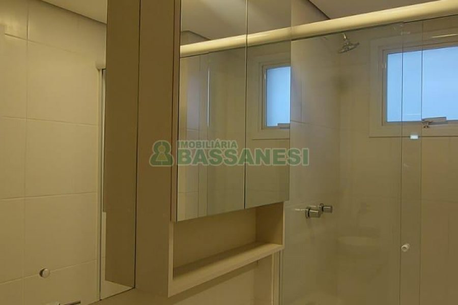 Apto Mobiliado com 72m², 2 dormitórios, 2 vagas, no bairro Lourdes em Caxias do Sul para Alugar