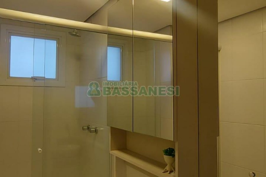 Apto Mobiliado com 72m², 2 dormitórios, 2 vagas, no bairro Lourdes em Caxias do Sul para Alugar