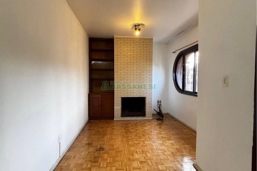Casa com 148m², 2 dormitórios, 2 vagas, no bairro Medianeira em Caxias do Sul para Comprar