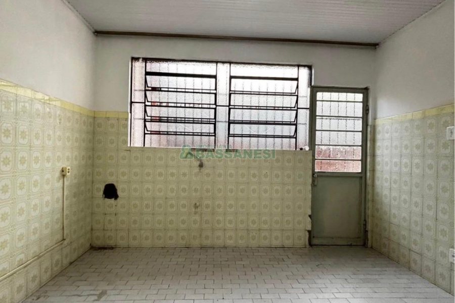 Casa com 148m², 2 dormitórios, 2 vagas, no bairro Medianeira em Caxias do Sul para Comprar