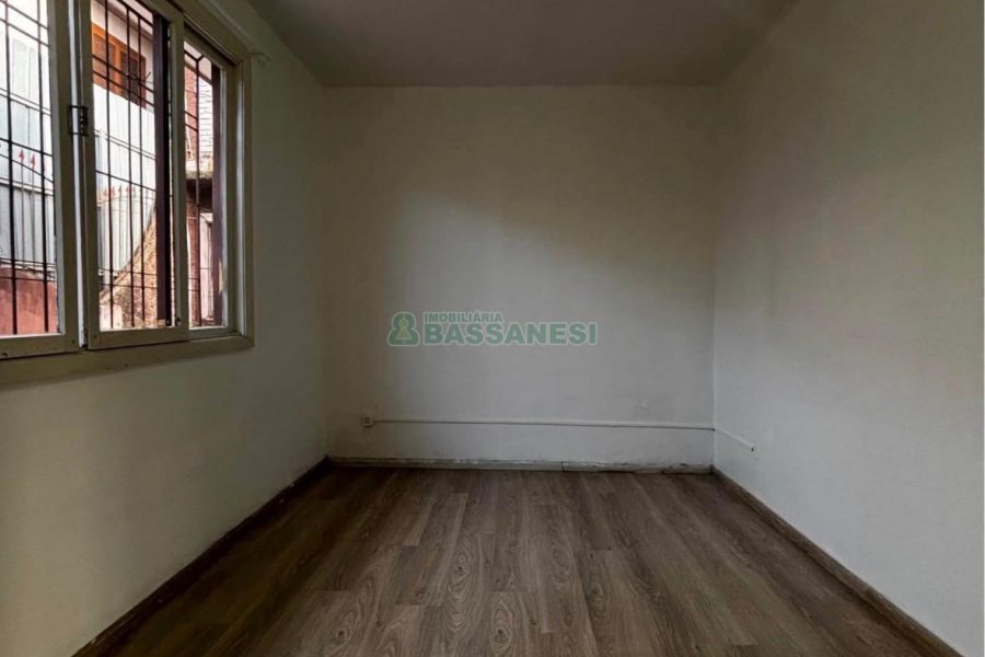 Casa com 148m², 2 dormitórios, 2 vagas, no bairro Medianeira em Caxias do Sul para Comprar