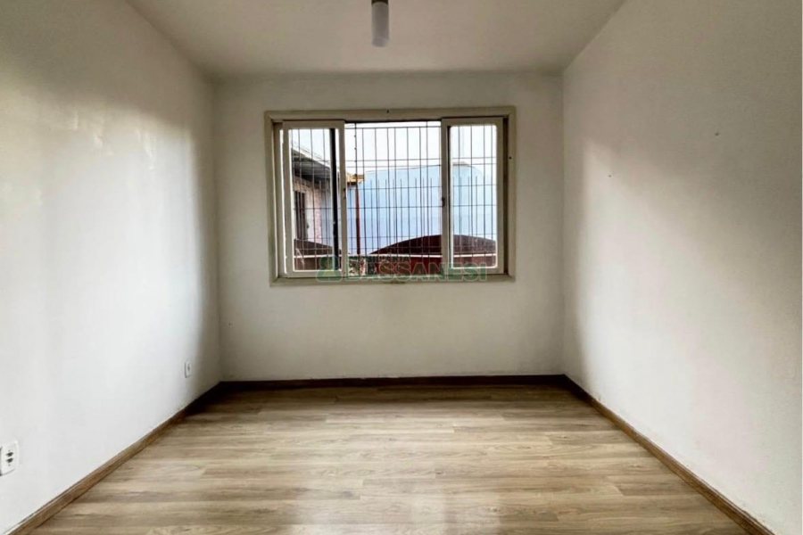 Casa com 148m², 2 dormitórios, 2 vagas, no bairro Medianeira em Caxias do Sul para Comprar