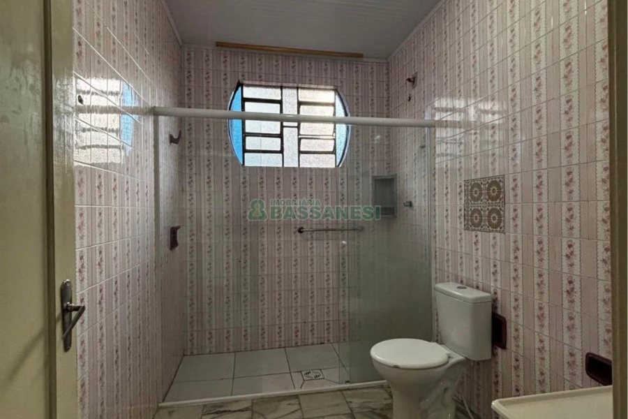 Casa com 148m², 2 dormitórios, 2 vagas, no bairro Medianeira em Caxias do Sul para Comprar