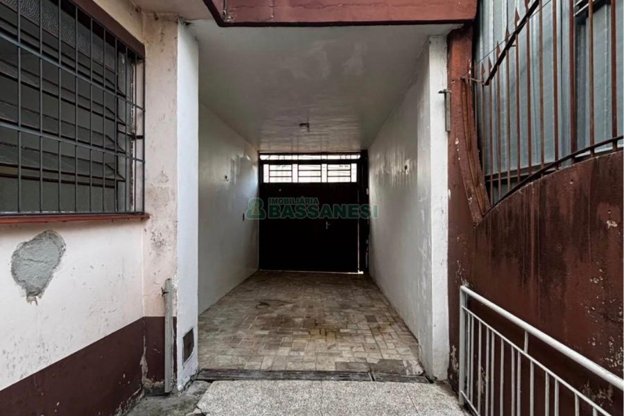 Casa com 148m², 2 dormitórios, 2 vagas, no bairro Medianeira em Caxias do Sul para Comprar