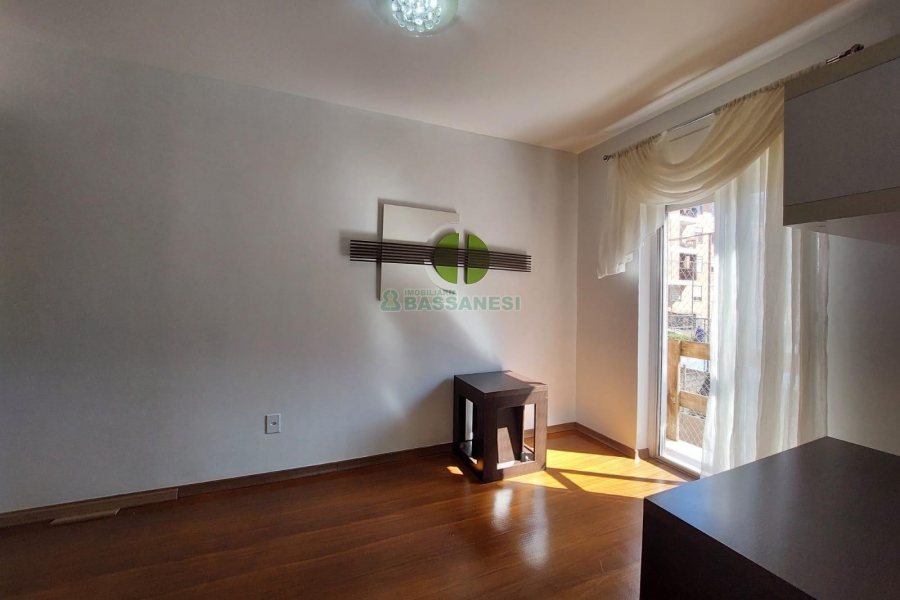 Apto Mobiliado com 57m², 2 dormitórios, 2 vagas, no bairro Universitário em Caxias do Sul para Alugar