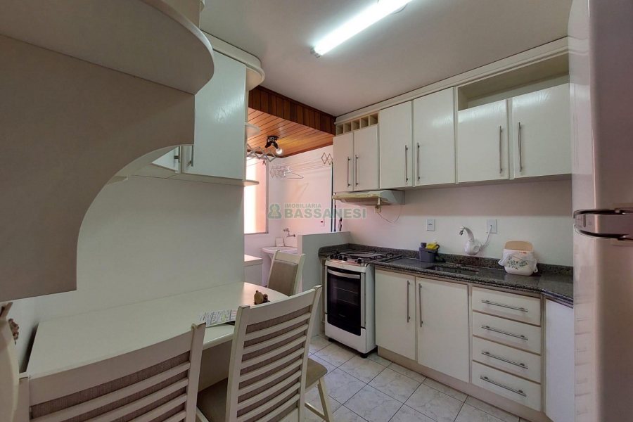 Apto Mobiliado com 57m², 2 dormitórios, 2 vagas, no bairro Universitário em Caxias do Sul para Alugar
