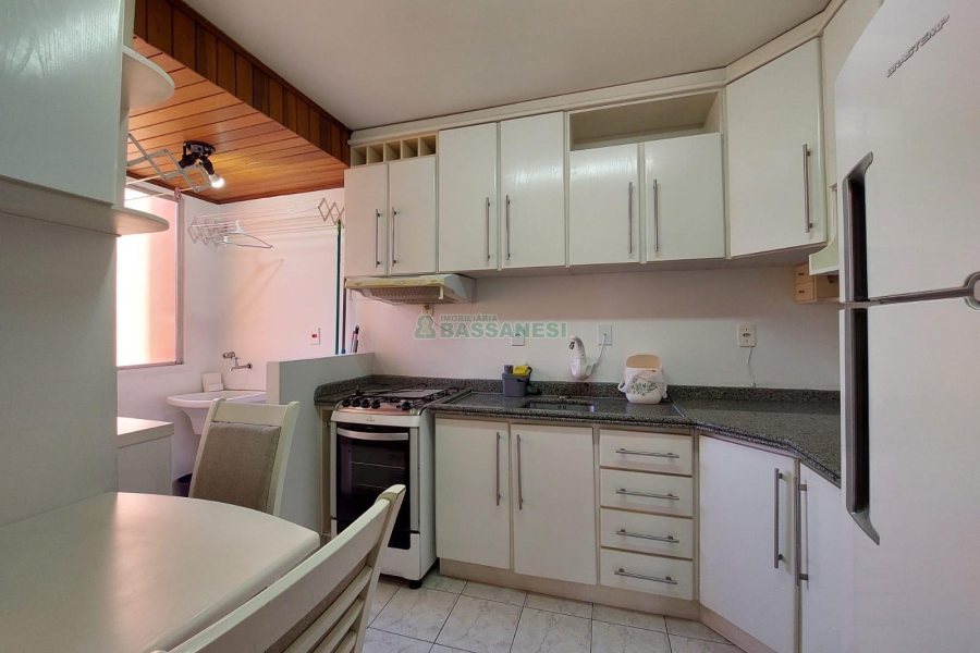Apto Mobiliado com 57m², 2 dormitórios, 2 vagas, no bairro Universitário em Caxias do Sul para Alugar