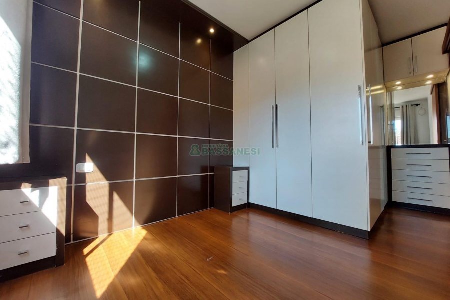 Apto Mobiliado com 57m², 2 dormitórios, 2 vagas, no bairro Universitário em Caxias do Sul para Alugar
