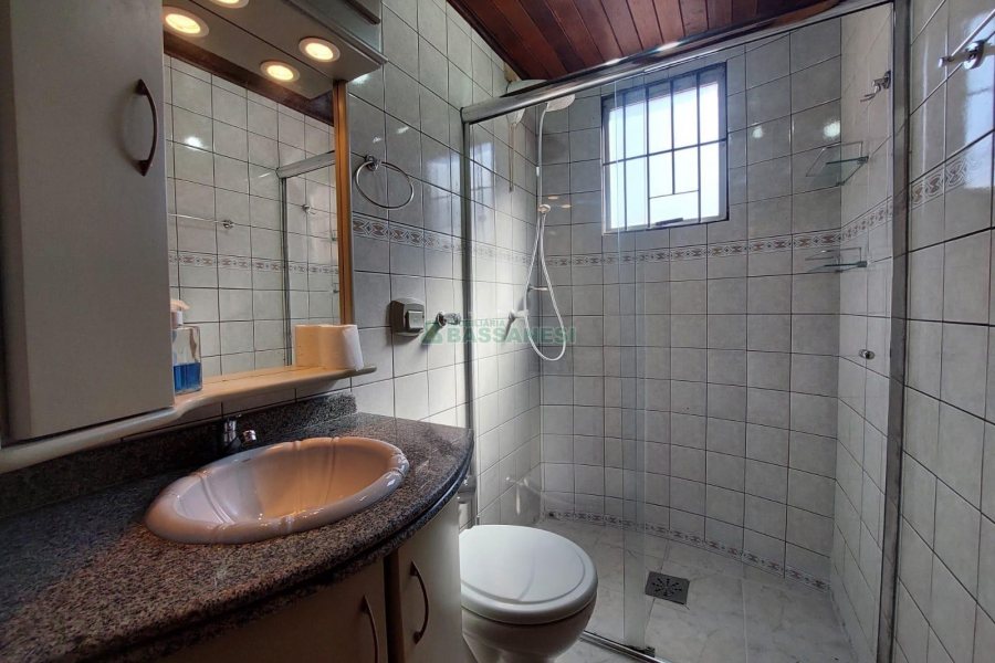 Apto Mobiliado com 57m², 2 dormitórios, 2 vagas, no bairro Universitário em Caxias do Sul para Alugar