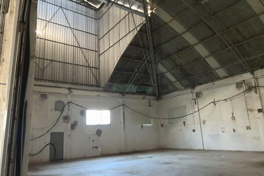 Pavilhão com 4600m², no bairro Forqueta em Caxias do Sul para Alugar