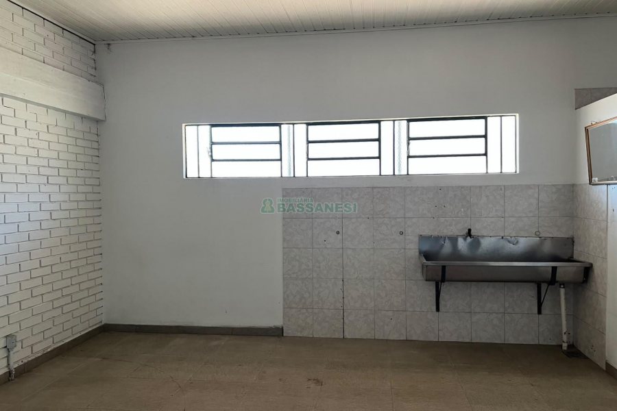 Pavilhão com 4600m², no bairro Forqueta em Caxias do Sul para Alugar