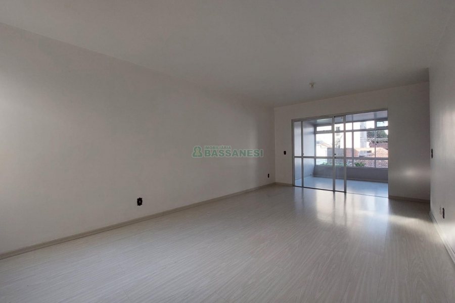 Apartamento com 115m², 3 dormitórios, 1 vaga, no bairro Medianeira em Caxias do Sul para Alugar