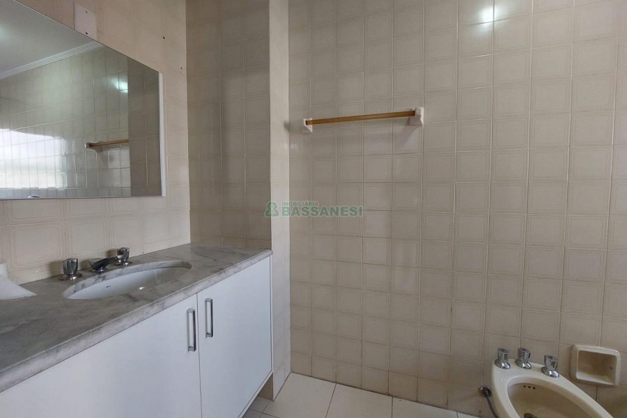 Apartamento com 115m², 3 dormitórios, 1 vaga, no bairro Medianeira em Caxias do Sul para Alugar