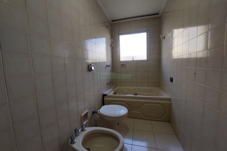 Apartamento com 115m², 3 dormitórios, 1 vaga, no bairro Medianeira em Caxias do Sul para Alugar