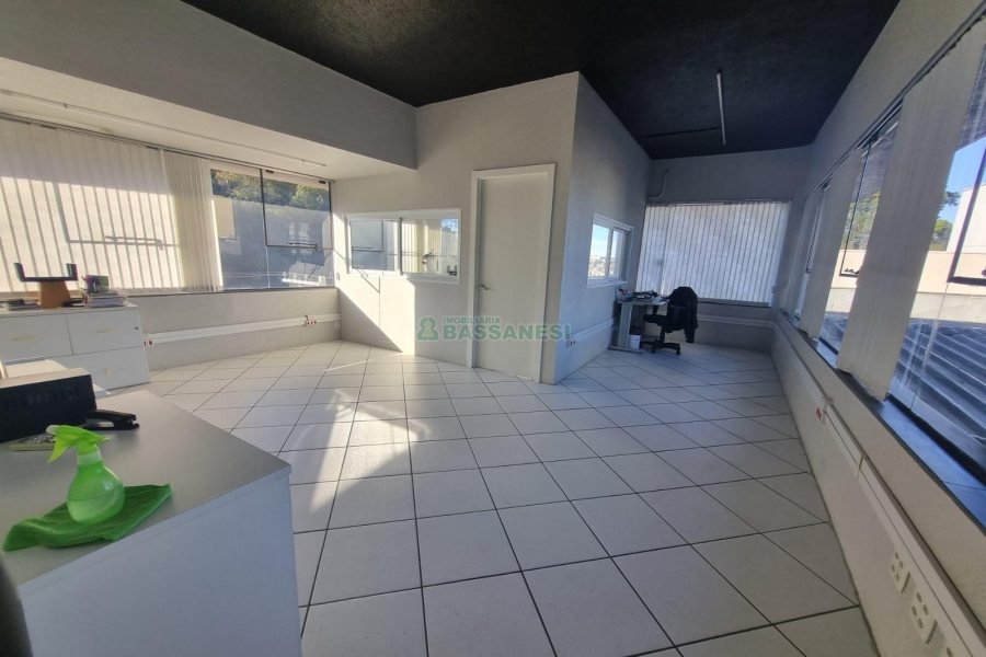Sala Mobiliada com 195m², no bairro Lourdes em Caxias do Sul para Alugar