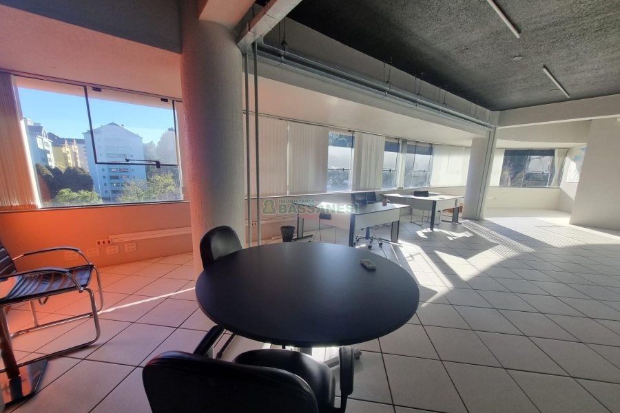Sala Mobiliada com 195m², no bairro Lourdes em Caxias do Sul para Alugar