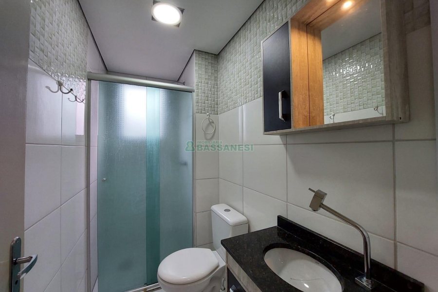 Apartamento com 62m², 2 dormitórios, 1 vaga, no bairro São Caetano em Caxias do Sul para Alugar