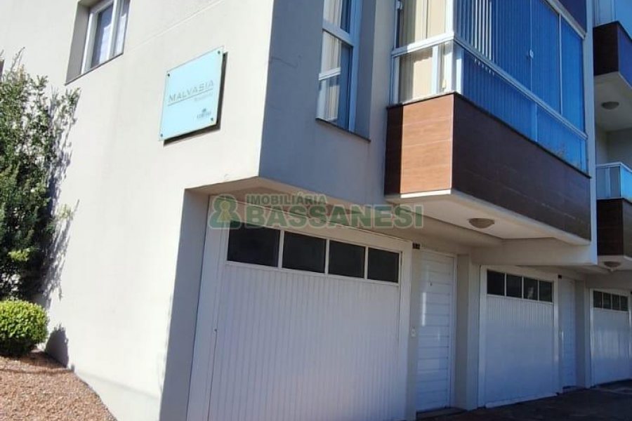 Sobrado com 139m², 3 dormitórios, 2 vagas, no bairro Nossa Senhora da Saúde em Caxias do Sul para Comprar