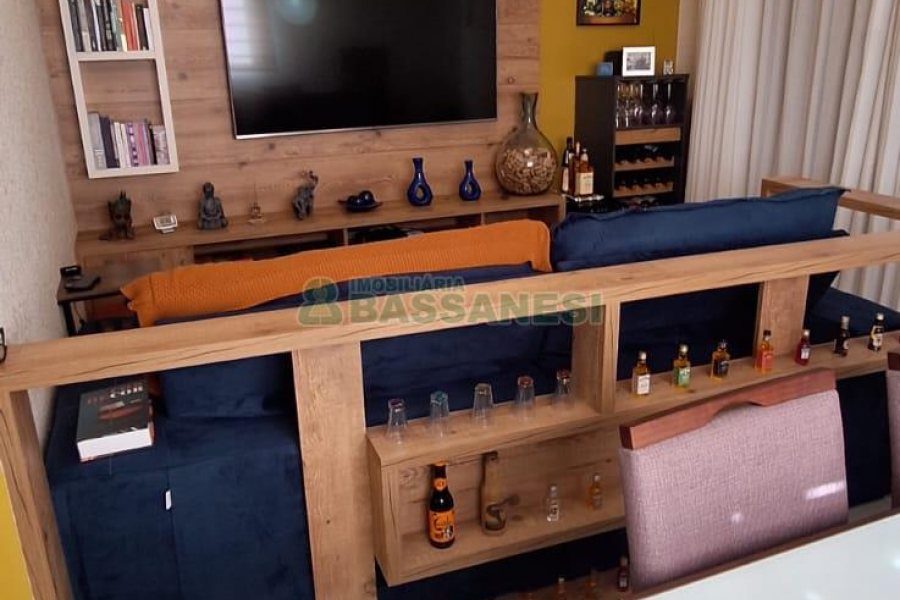 Sobrado com 139m², 3 dormitórios, 2 vagas, no bairro Nossa Senhora da Saúde em Caxias do Sul para Comprar