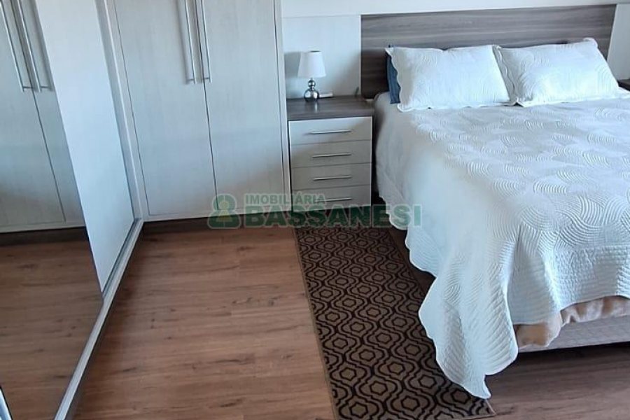 Sobrado com 139m², 3 dormitórios, 2 vagas, no bairro Nossa Senhora da Saúde em Caxias do Sul para Comprar