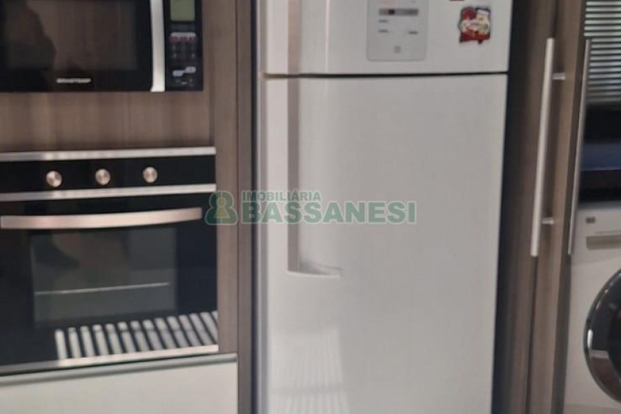 Sobrado com 139m², 3 dormitórios, 2 vagas, no bairro Nossa Senhora da Saúde em Caxias do Sul para Comprar