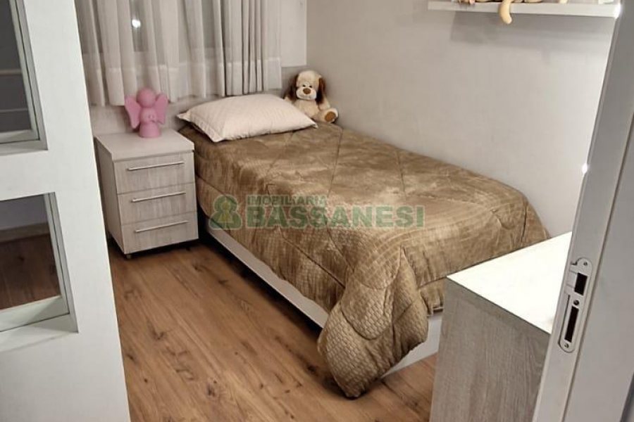 Sobrado com 139m², 3 dormitórios, 2 vagas, no bairro Nossa Senhora da Saúde em Caxias do Sul para Comprar