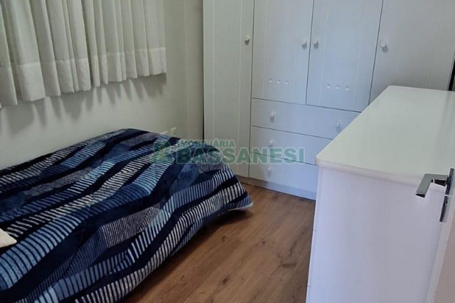 Sobrado com 139m², 3 dormitórios, 2 vagas, no bairro Nossa Senhora da Saúde em Caxias do Sul para Comprar